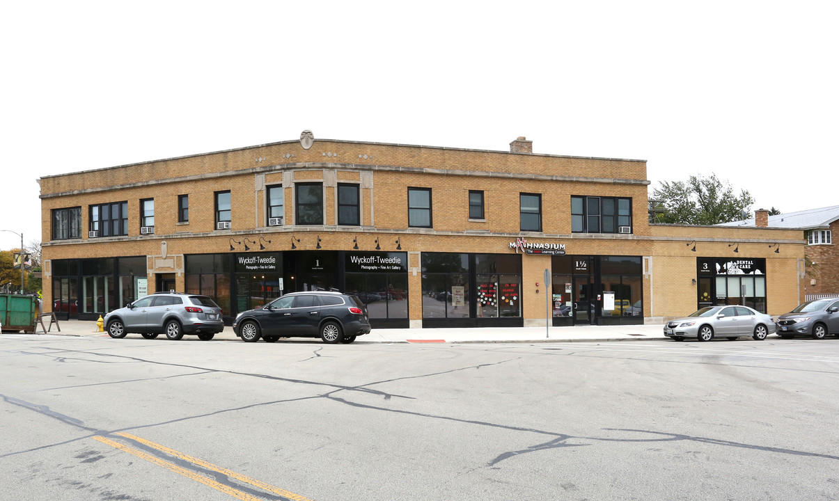 Station Stop in La Grange, IL - Building Photo