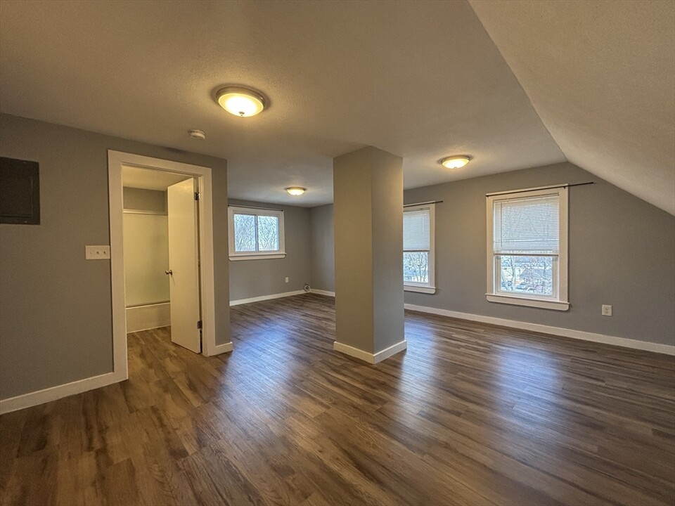 74 Vernon St, Unit #1 in Wakefield, MA - Foto de edificio