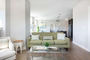 10 Light St in Baltimore, MD - Building Photo