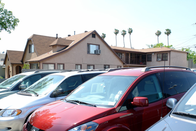 117 W Garfield Ave in Glendale, CA - Foto de edificio - Building Photo