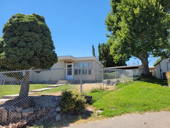 20667 Antrim Dr, Unit #3 in Greenleaf, ID - Foto de edificio - Building Photo