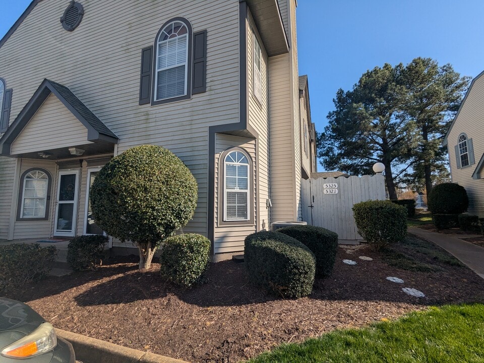 5321 Bardith Cir, Unit Bardith condo in Virginia Beach, VA - Building Photo