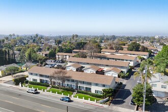 La Mesa Townhouse in La Mesa, CA - Foto de edificio - Building Photo