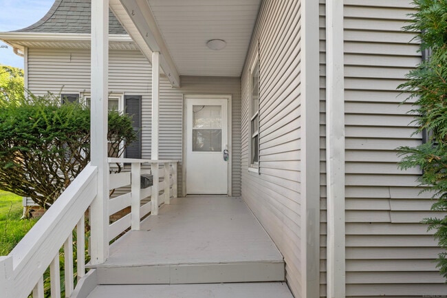 36 Woodbridge St in Manchester, CT - Building Photo - Building Photo