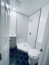 2604 E Monument St photo'