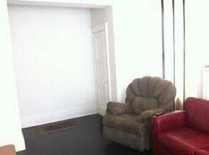 1215 W 30th St, Unit 1 in Los Angeles, CA - Building Photo - Building Photo