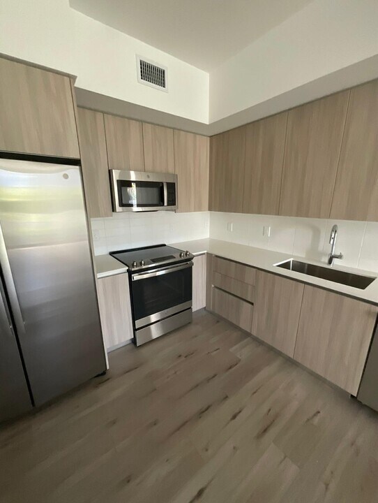 655 W 73rd Pl, Unit A2 in Hialeah, FL - Foto de edificio