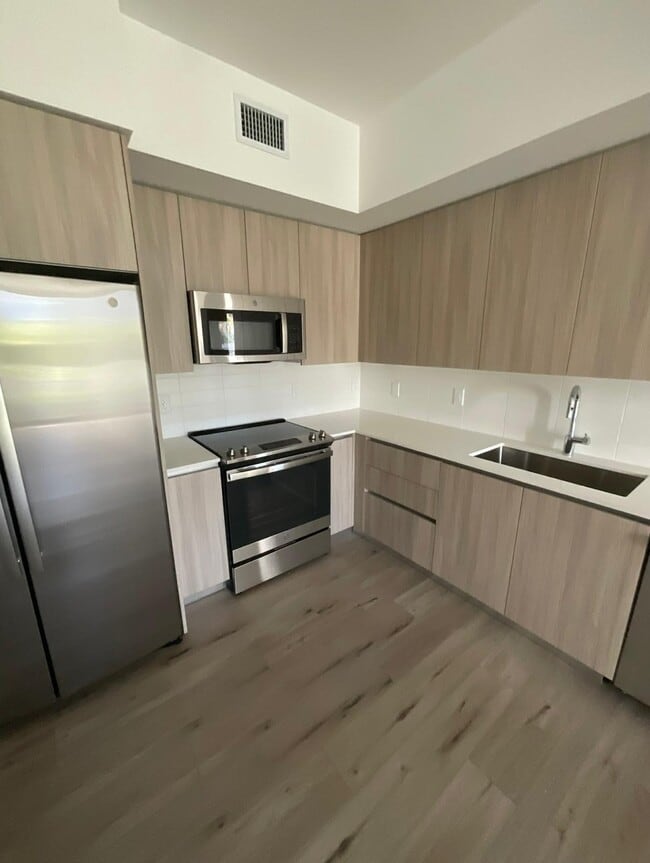 655 W 73rd Pl, Unit A2
