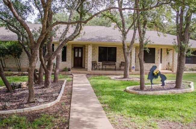 2013 Mayfield Dr in Round Rock, TX - Building Photo - Building Photo