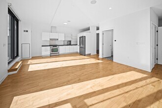 346 Congress St in Boston, MA - Building Photo - Building Photo