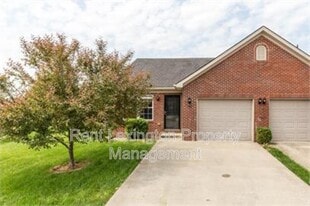 300 Elkchester Cir in Nicholasville, KY - Building Photo