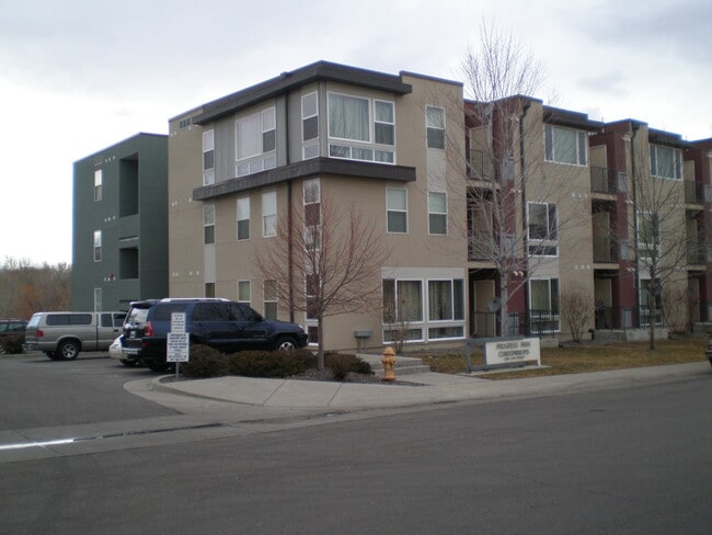 5201 S Fox St, Unit Fox 202 in Littleton, CO - Foto de edificio - Building Photo