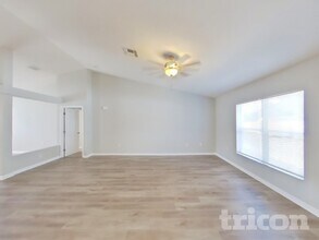 13029 Centennial St in Spring Hill, FL - Foto de edificio - Building Photo