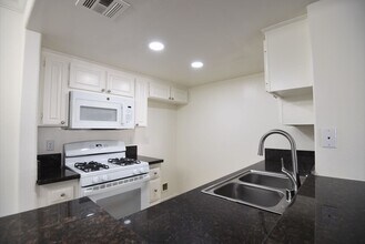6041 Fulton Ave in Los Angeles, CA - Building Photo - Building Photo