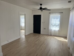 4541 V St in Sacramento, CA - Building Photo - Building Photo