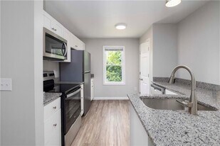 121 Tell St in Providence, RI - Building Photo