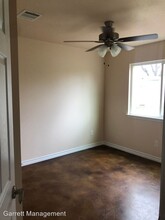 509 College St in Lampasas, TX - Foto de edificio - Building Photo
