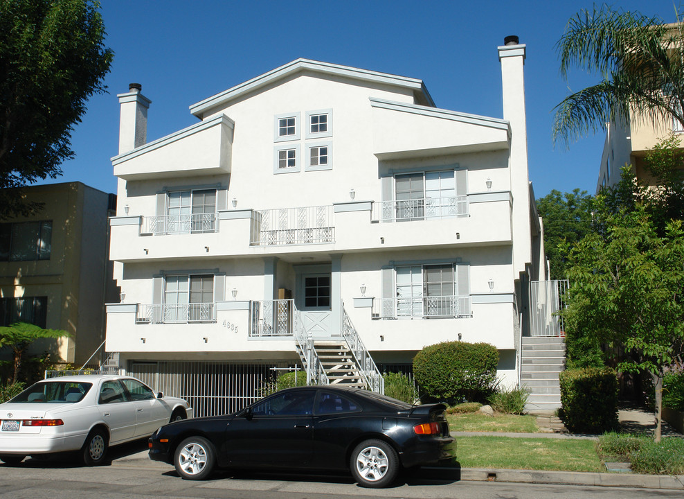 4635 Vista Del Monte Ave in Sherman Oaks, CA - Building Photo