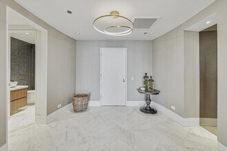 800 N Michigan Ave in Chicago, IL - Building Photo - Building Photo