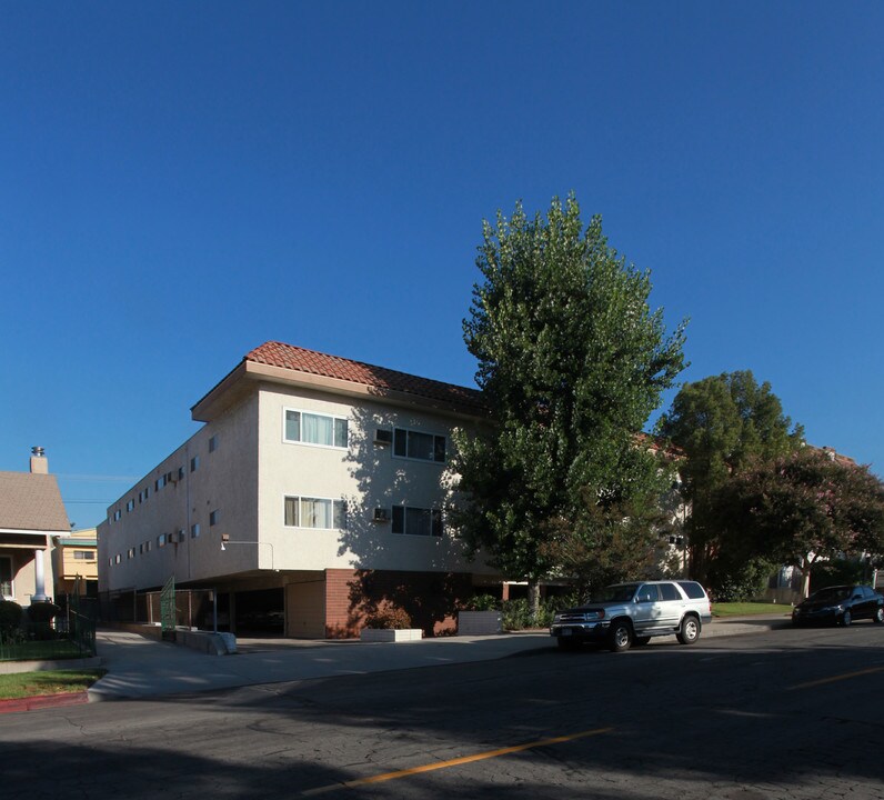 545 E Orange Grove Ave in Burbank, CA - Foto de edificio