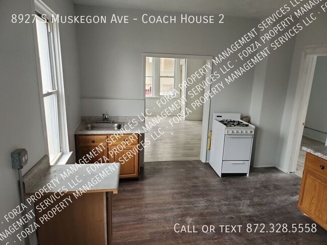 8927 S Muskegon Ave in Chicago, IL - Building Photo - Building Photo