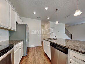 8481 Highfield Ave in Jacksonville, FL - Foto de edificio - Building Photo