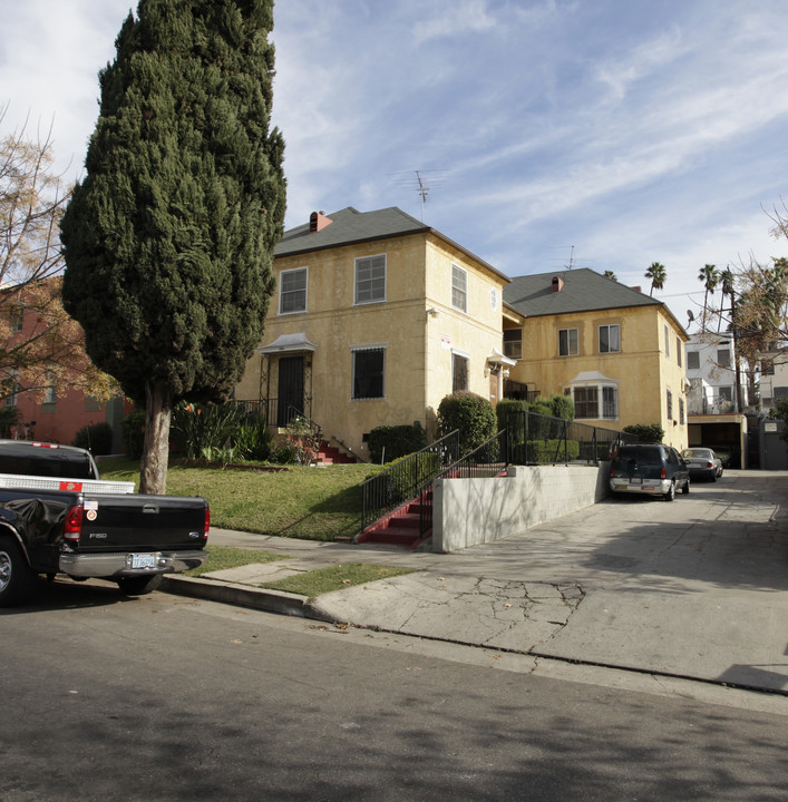 118-122 N Kenmore Ave in Los Angeles, CA - Building Photo