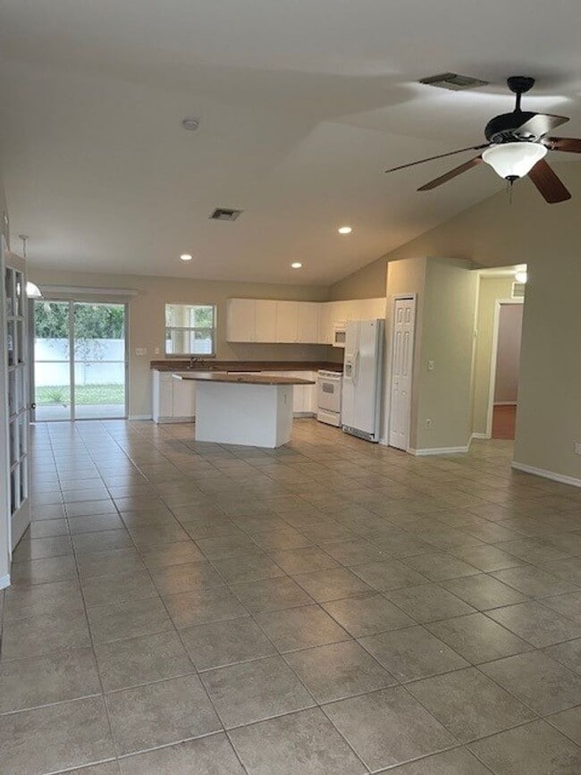 910 SW 34th Terrace in Cape Coral, FL - Building Photo - Building Photo