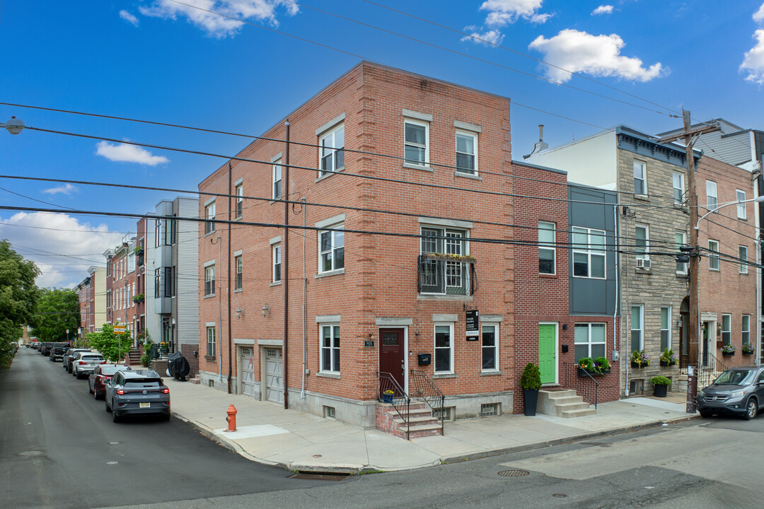 842 N 19th St in Philadelphia, PA - Building Photo