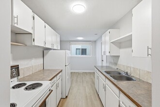 4809-4852 52 St in Olds, AB - Building Photo - Building Photo