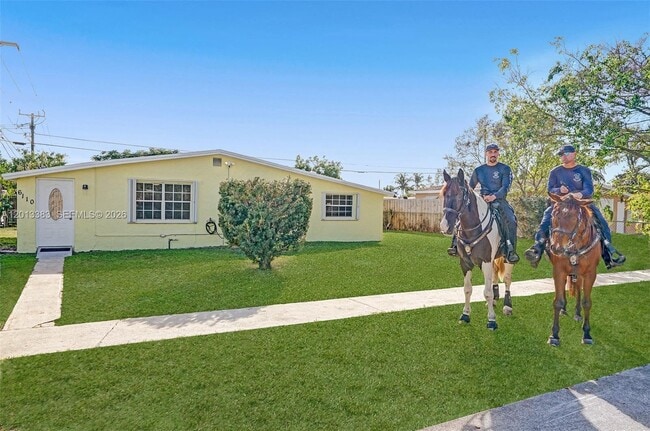 property at 6110 SW 38th St
