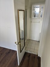 831 King Georges Rd in Fords, NJ - Foto de edificio - Building Photo