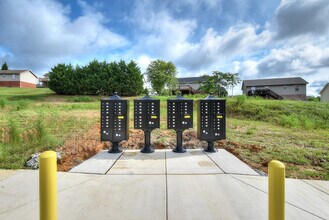 2074 Haystack Cir in Johnson City, TN - Building Photo - Building Photo