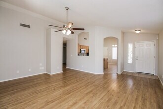 1051 N San Benito Dr in Gilbert, AZ - Building Photo - Building Photo