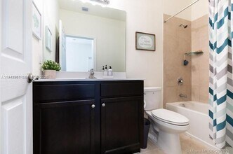 10034 W 32nd Ln in Hialeah, FL - Building Photo - Building Photo