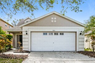 5865 Wrenwater Dr in Lithia, FL - Building Photo