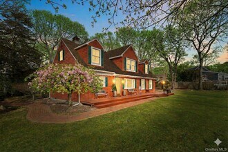 79 E Tiana Rd in Hampton Bays, NY - Building Photo - Building Photo