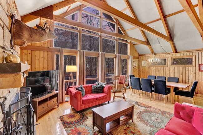 110 Wagner Way in Pocono Lake, PA - Building Photo - Building Photo