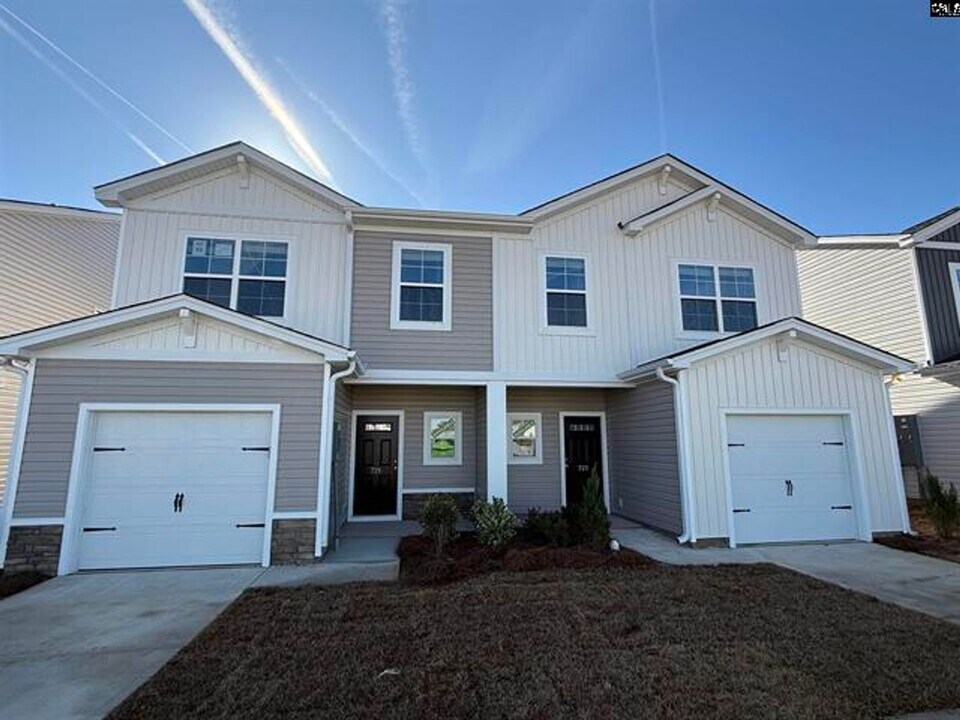 721 Gatestone Ln in Hopkins, SC - Building Photo