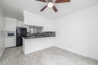 355 Coronado Ave. in Long Beach, CA - Building Photo - Interior Photo