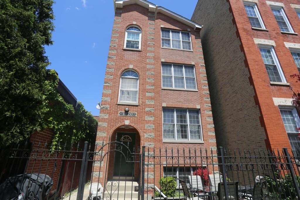 1420 W Ohio St, Unit J04W in Chicago, IL - Foto de edificio