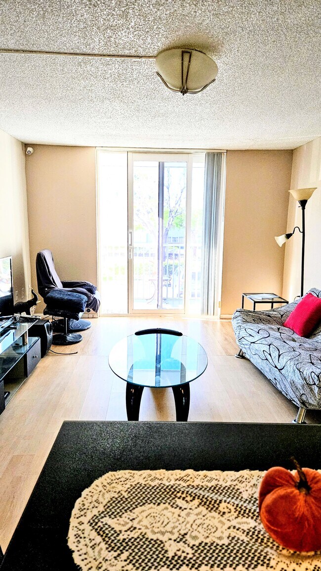 16851 NE 23rd Ave, Unit 217 in North Miami Beach, FL - Building Photo - Building Photo