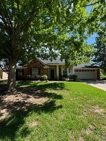 2950 Le Oaks Dr in Bossier City, LA - Building Photo