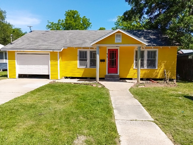 property at 915 E Ash St