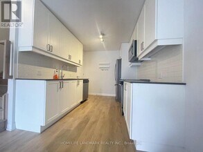 1060 Portage Pkwy in Vaughan, ON - Building Photo - Building Photo