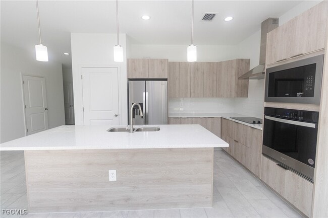 property at 1032 N Hilton Cir