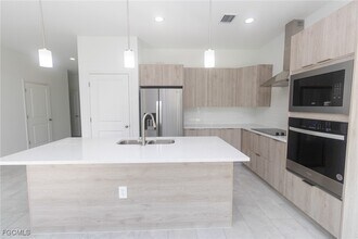 1032 N Hilton Cir in La Belle, FL - Building Photo - Building Photo