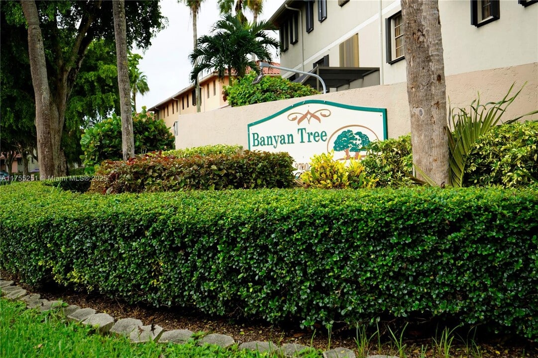 9872 Hammocks Blvd in Miami, FL - Building Photo