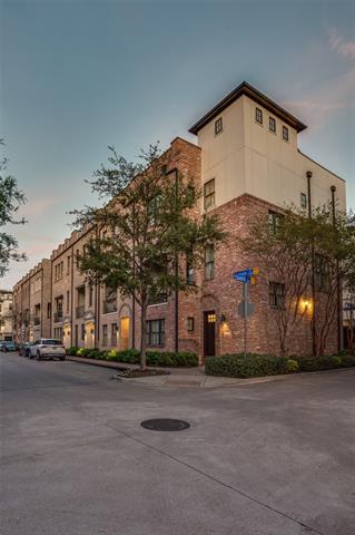 2110 Helsminster Dr in Dallas, TX - Building Photo