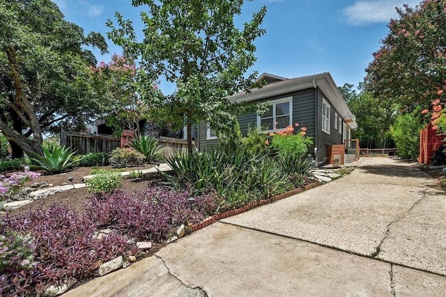 3408 Bonnie Rd in Austin, TX - Building Photo - Building Photo